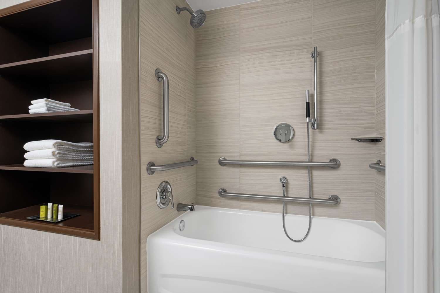 Hilton Indianapolis FF&E guest-room-bath
